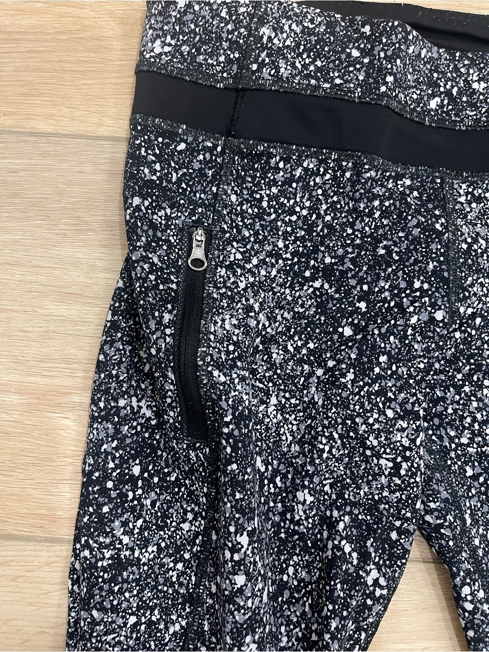 Lululemon Women’s Black Speckled Active Leggings - Picture 2 of 4